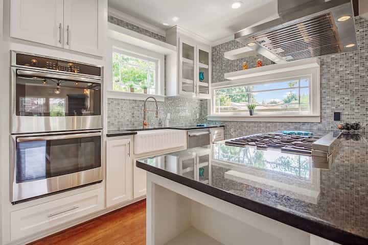 Hire kitchen refurbishment & appliances contractors in Temecula, California. Our expert fitters do extensions, design & installation.